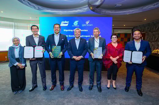 MISCSigning_MR251124-324